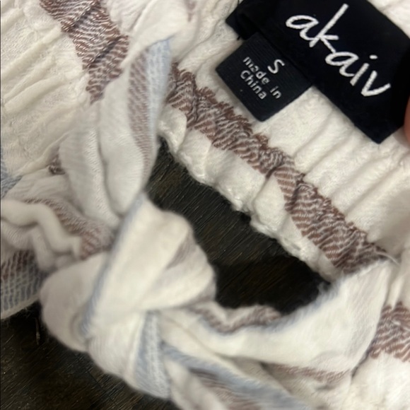 AKAIV CROPPED TOP - Picture 4 of 5